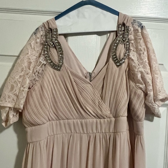 Blush pink elegant dress. Perfect for a bridesmaid or wedding! - Picture 3 of 7